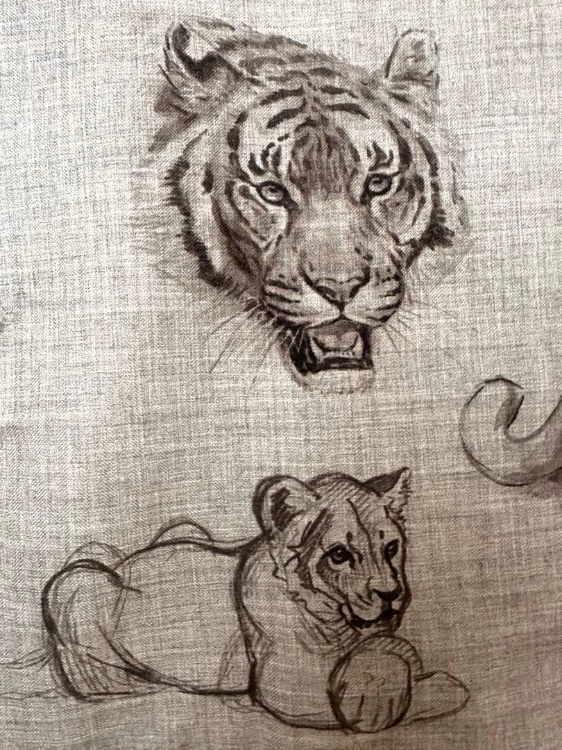極美品 HERMES エルメス ロベールダレ 大判スカーフ 猫科動物 グレー