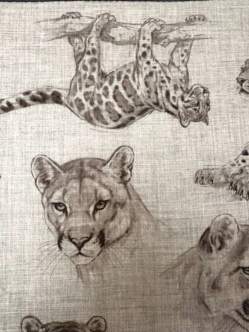 極美品 HERMES エルメス ロベールダレ 大判スカーフ 猫科動物 グレー