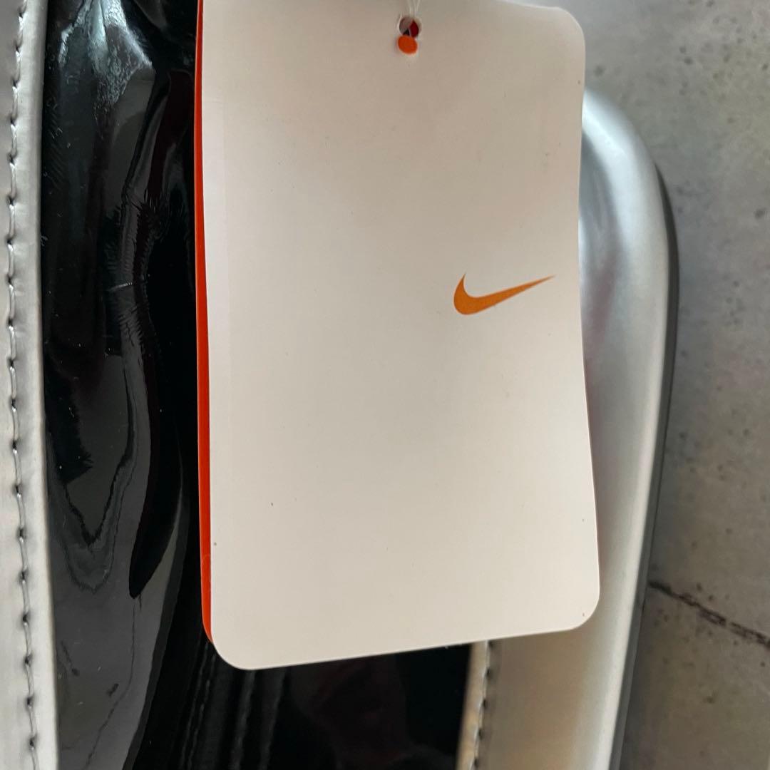 【未使用品　ビンテージ　タグ付き】NIKE メッセンジャーバッグ　　エナメル