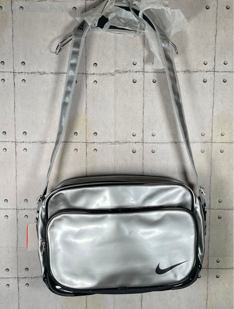【未使用品　ビンテージ　タグ付き】NIKE メッセンジャーバッグ　　エナメル