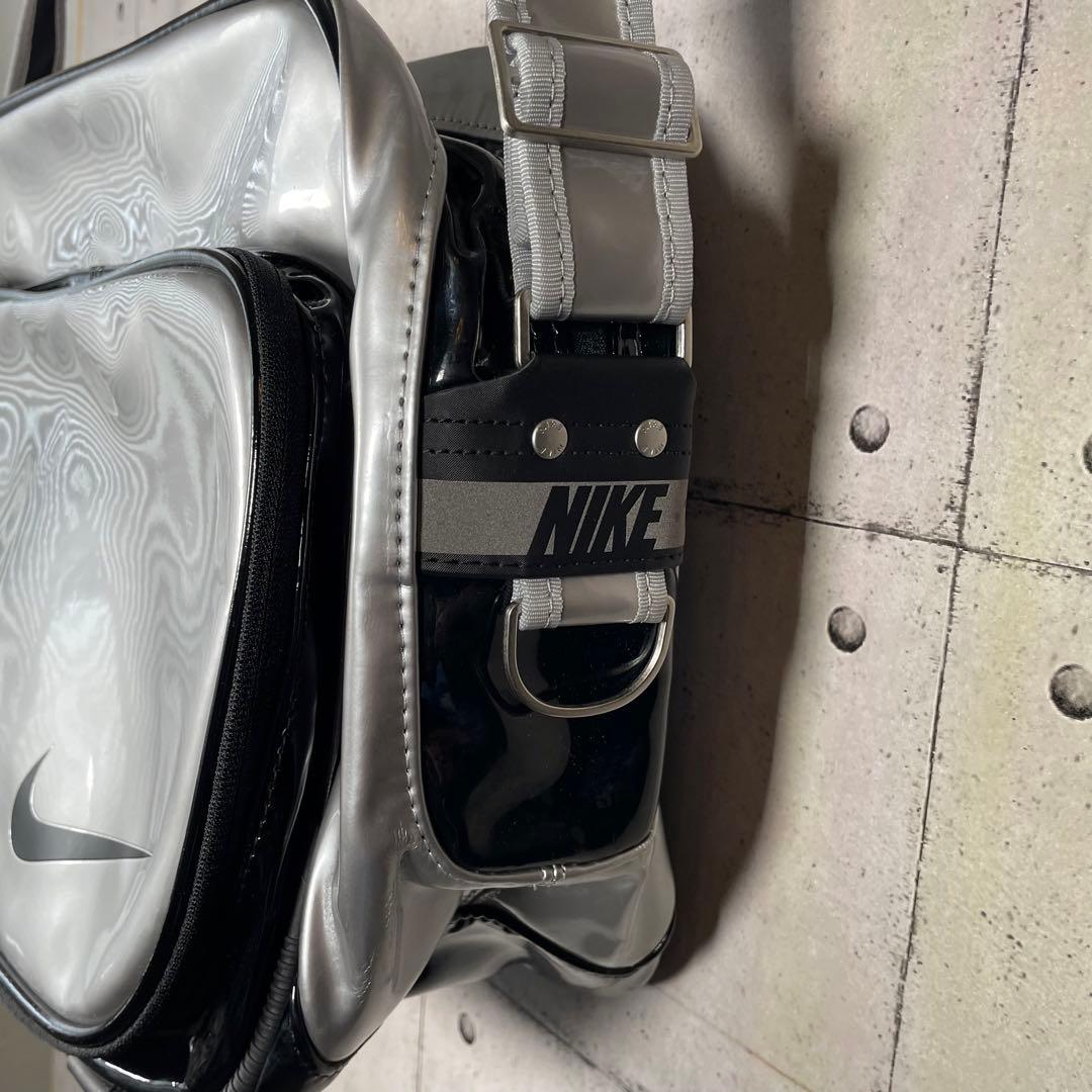 【未使用品　ビンテージ　タグ付き】NIKE メッセンジャーバッグ　　エナメル
