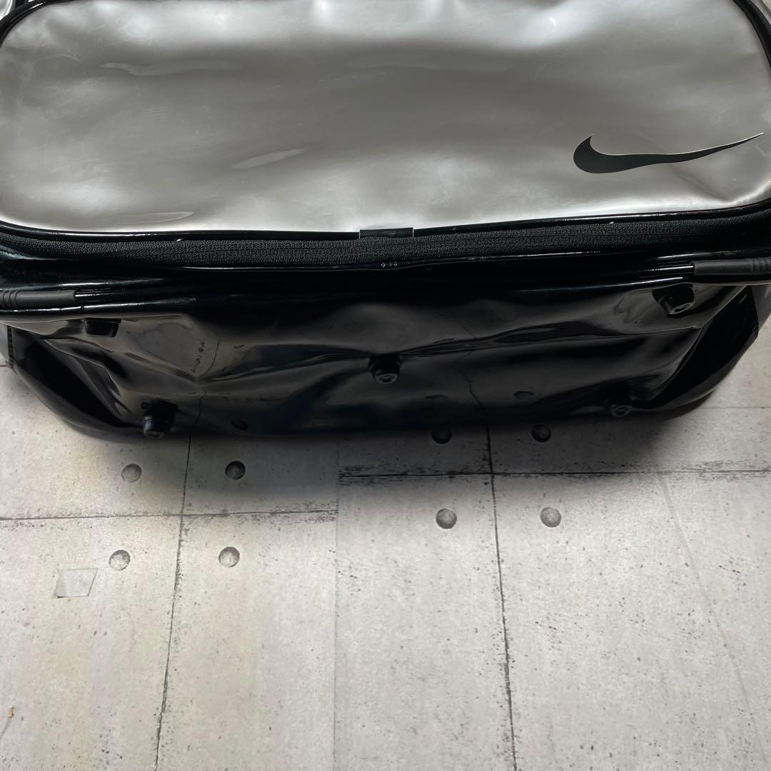 【未使用品　ビンテージ　タグ付き】NIKE メッセンジャーバッグ　　エナメル