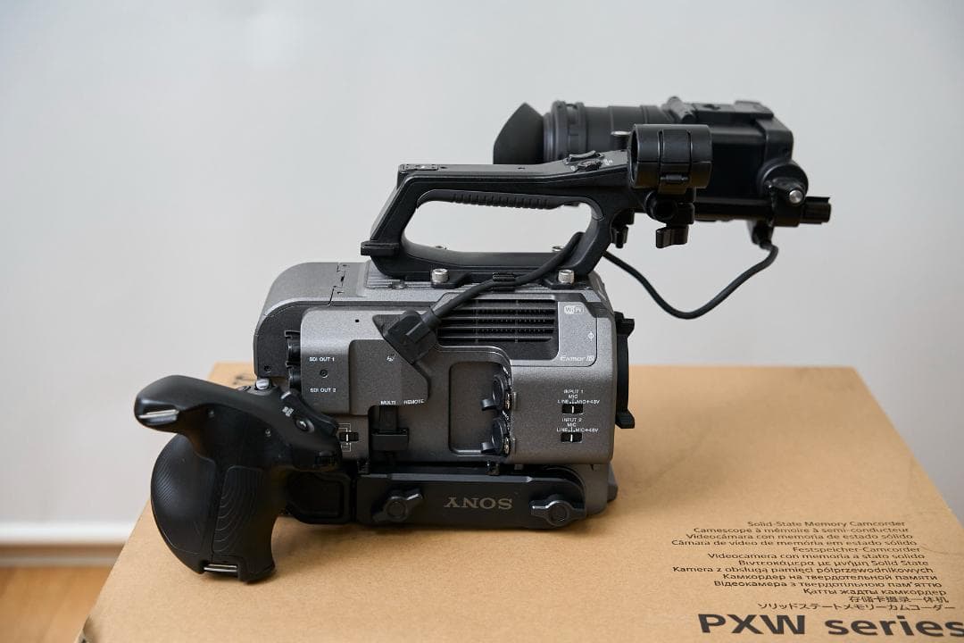 【美品】 Sony PXW-FX9 XDCAM XQDカード×2枚+リーダー付属