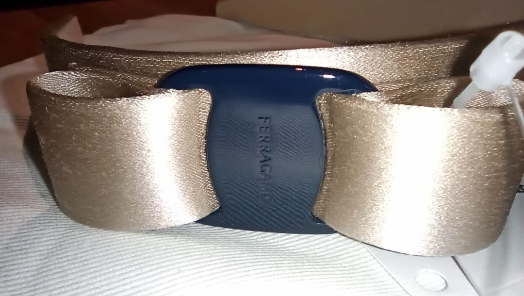 FERRAGAMO ベージュ リボン付きヘアバンド 新品・未使用