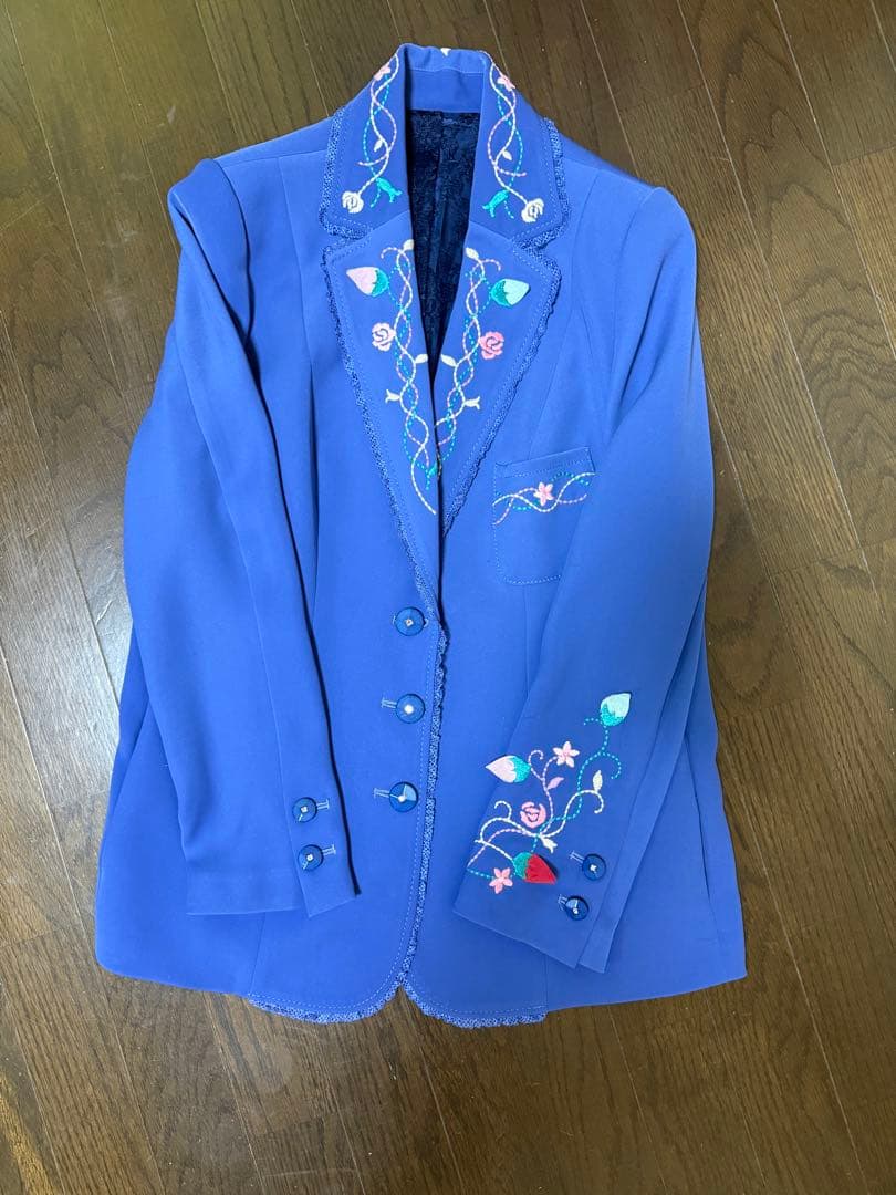刺繍入り青テーラードジャケット
