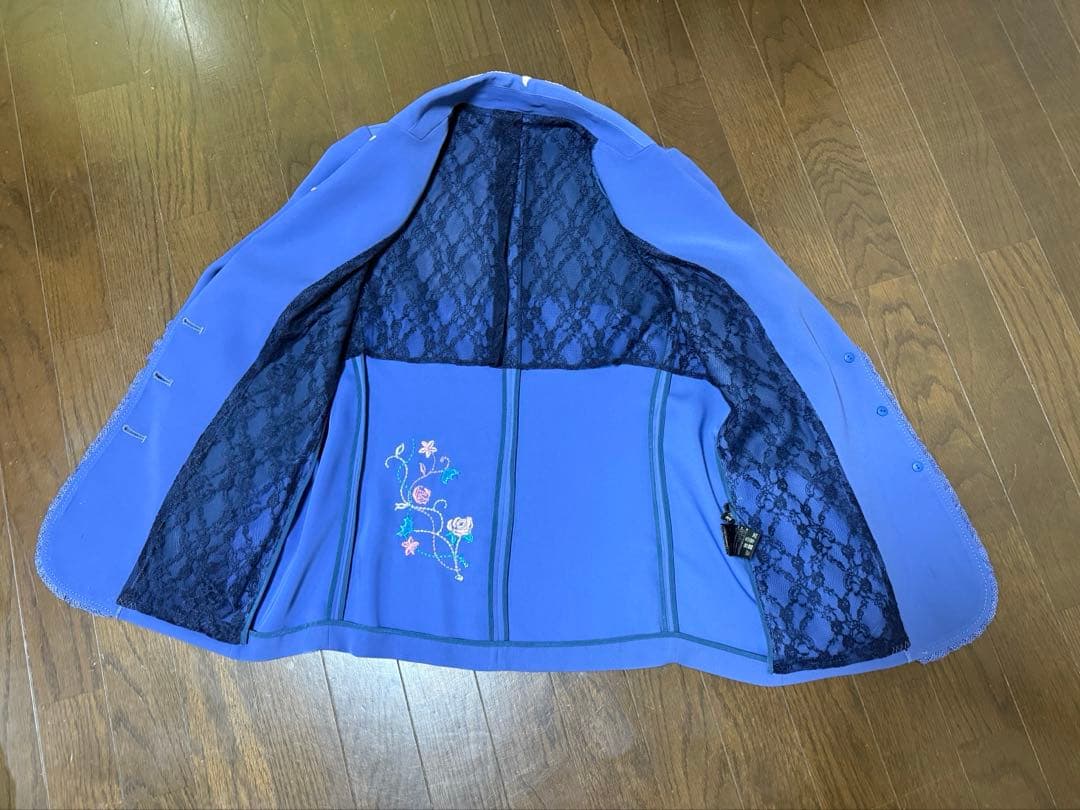 刺繍入り青テーラードジャケット