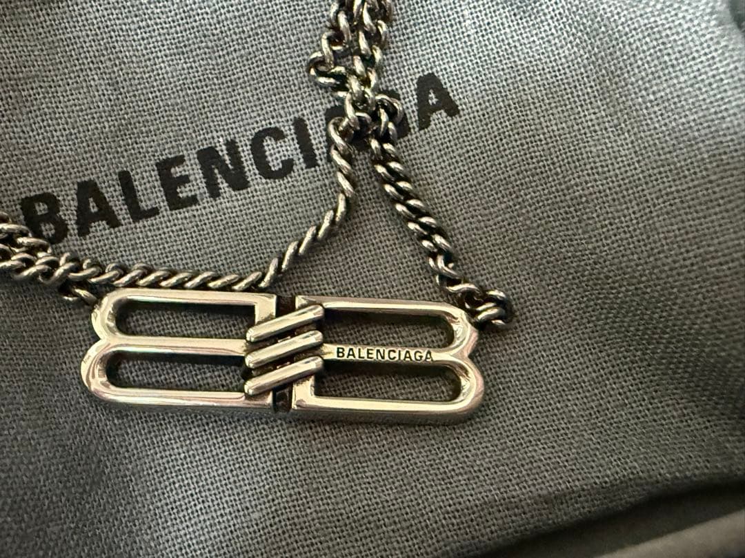°)balenciaga BB ICON TANGLED NECKLACE