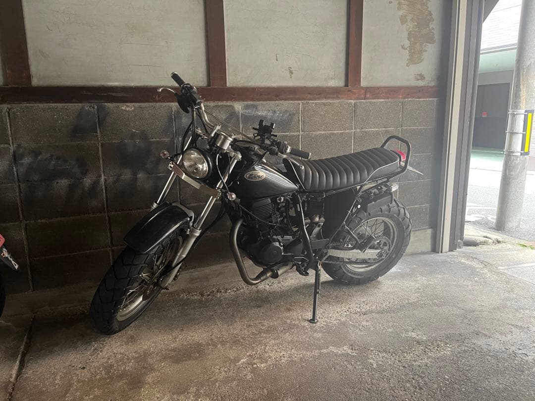 ヘブンズ TW200/225用フラットシート ブラック