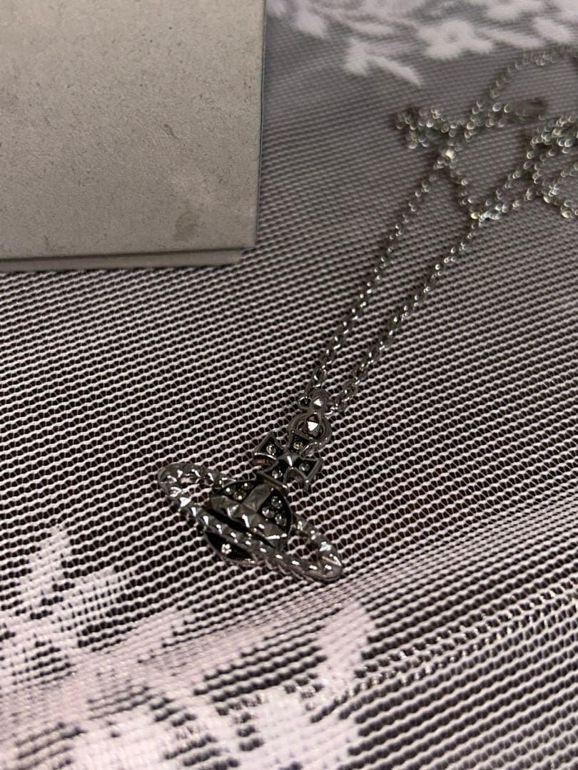 ヴィヴィアン Vivienne Westwood バスレリーフ ネックレス 黒