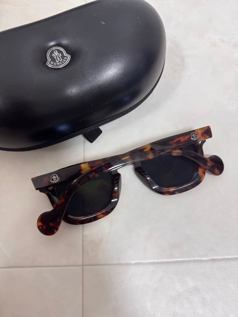 Mrs Moncler 鼈甲サングラス　モンクレール