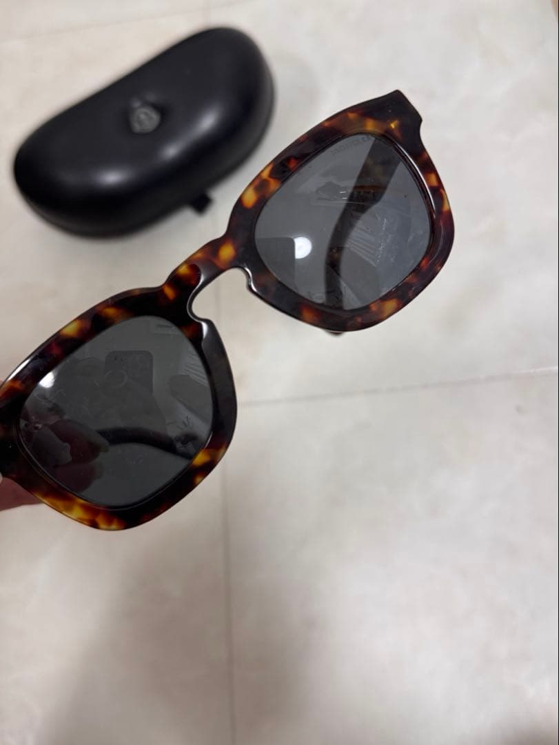 Mrs Moncler 鼈甲サングラス　モンクレール