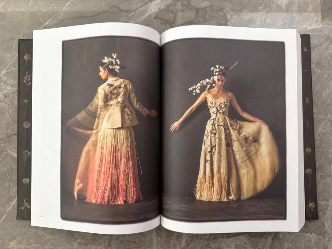 【完売】Dior クリスチャン・ディオール「夢のクチュリエ展」図録
