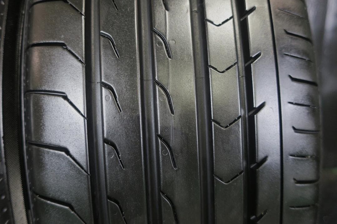極上イボ付き 2022年製 215/60R17 ヨコハマ ブルーアース RV03