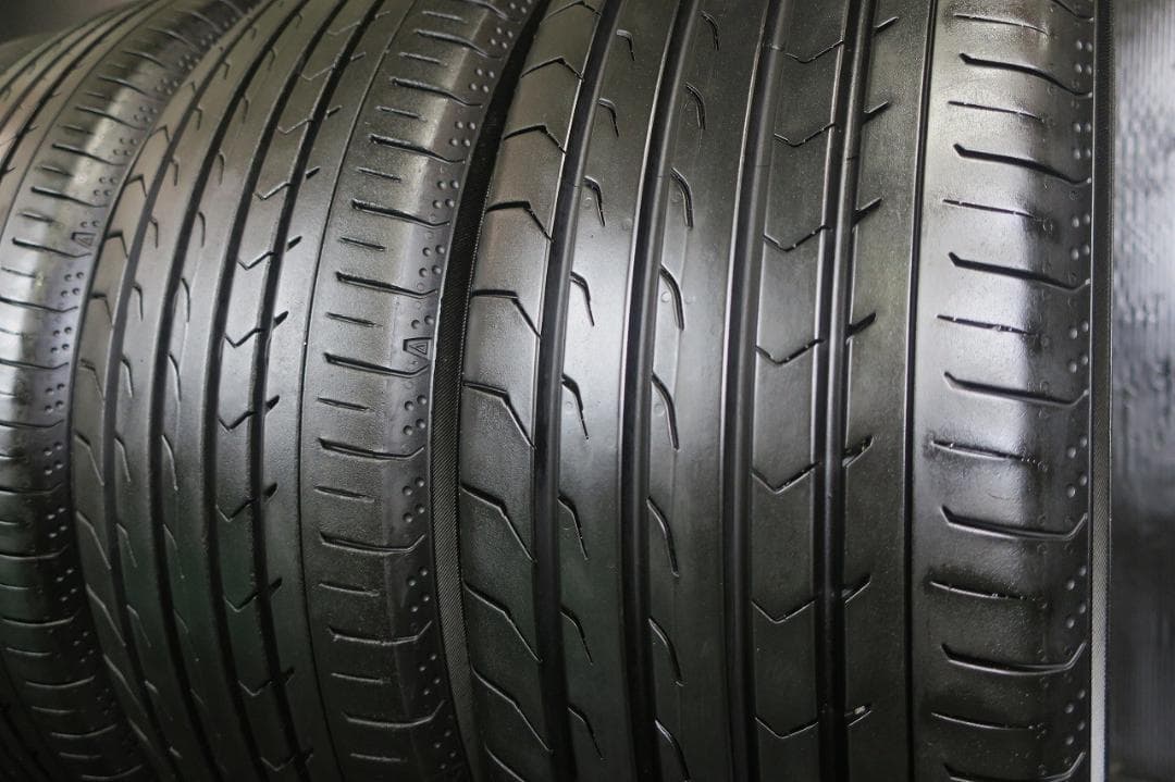 極上イボ付き 2022年製 215/60R17 ヨコハマ ブルーアース RV03