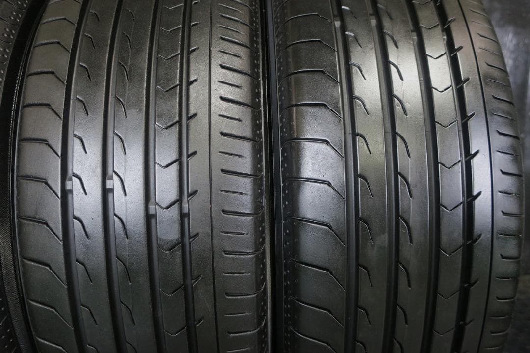 極上イボ付き 2022年製 215/60R17 ヨコハマ ブルーアース RV03
