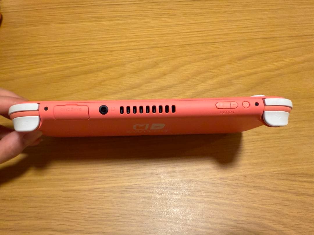 Nintendo switch lite コーラル