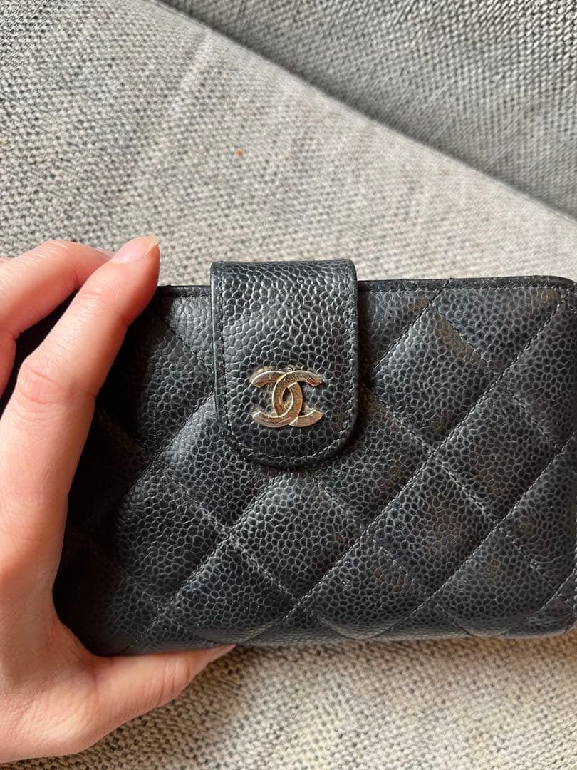 ノベルティ　CHANEL ブラック キルティング 二つ折り財布