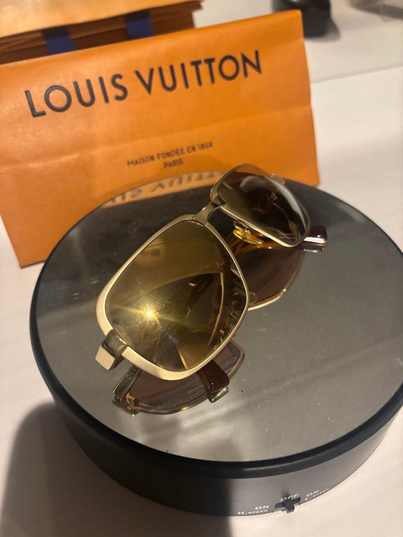 LOUIS VUITTON ゴールド サングラス