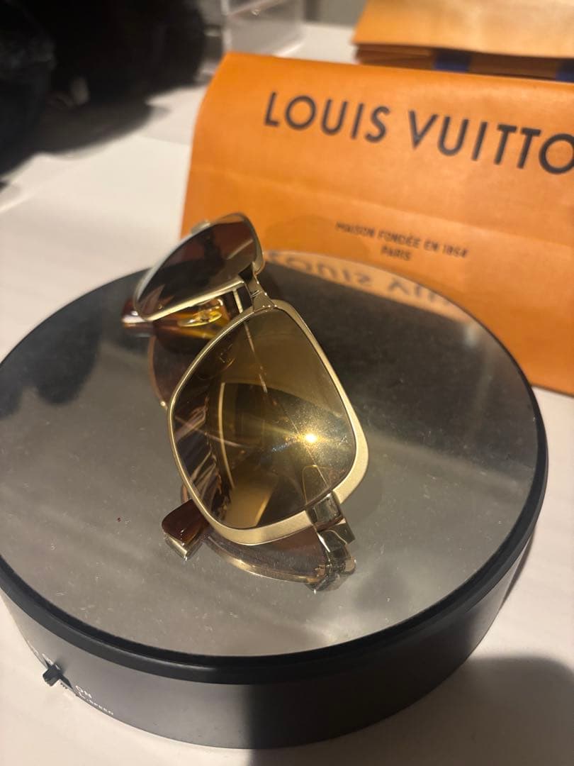 LOUIS VUITTON ゴールド サングラス