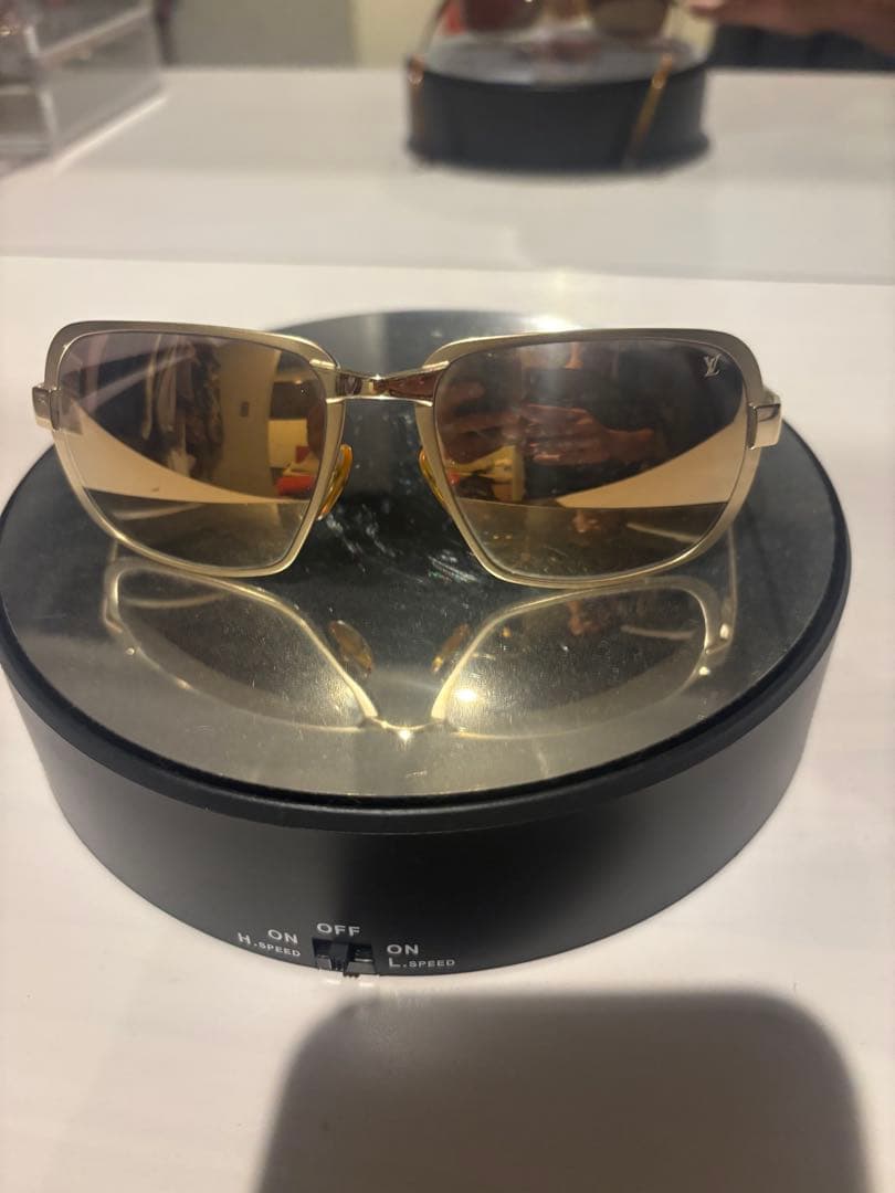 LOUIS VUITTON ゴールド サングラス