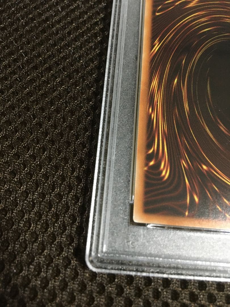 フォローで割引！ 遊戯王 PSA8 ブラック・マジシャン・ガール ホロ