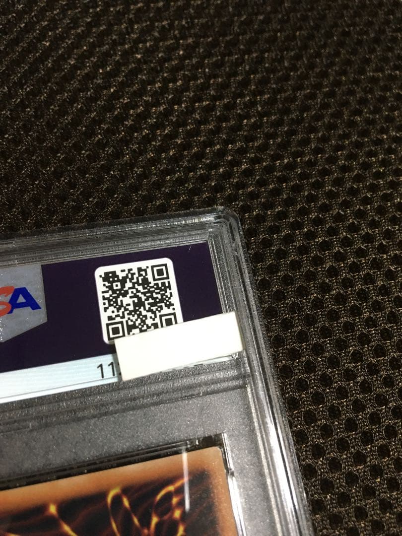 フォローで割引！ 遊戯王 PSA8 ブラック・マジシャン・ガール ホロ