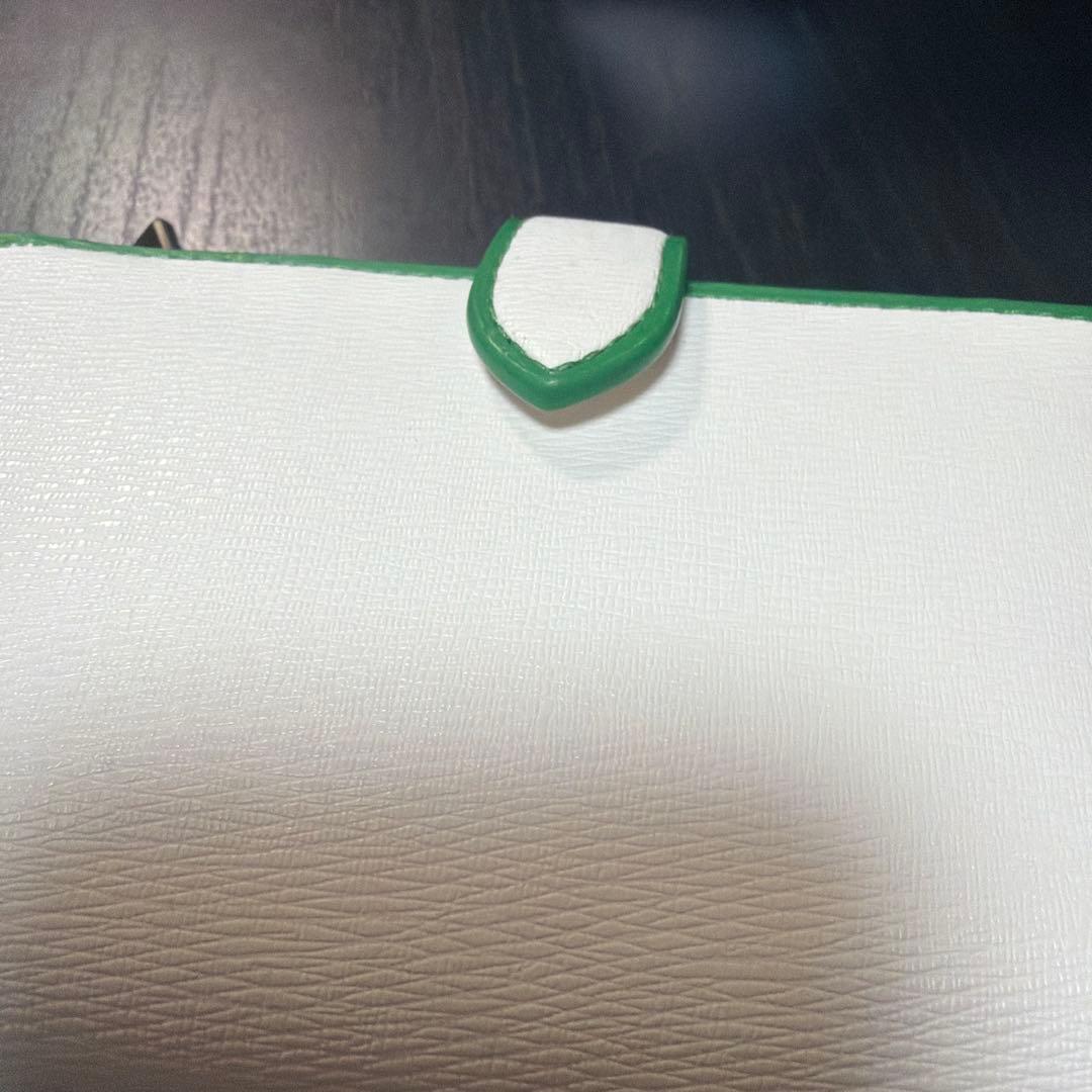 スヌーピーとコラボの2つ折り財布