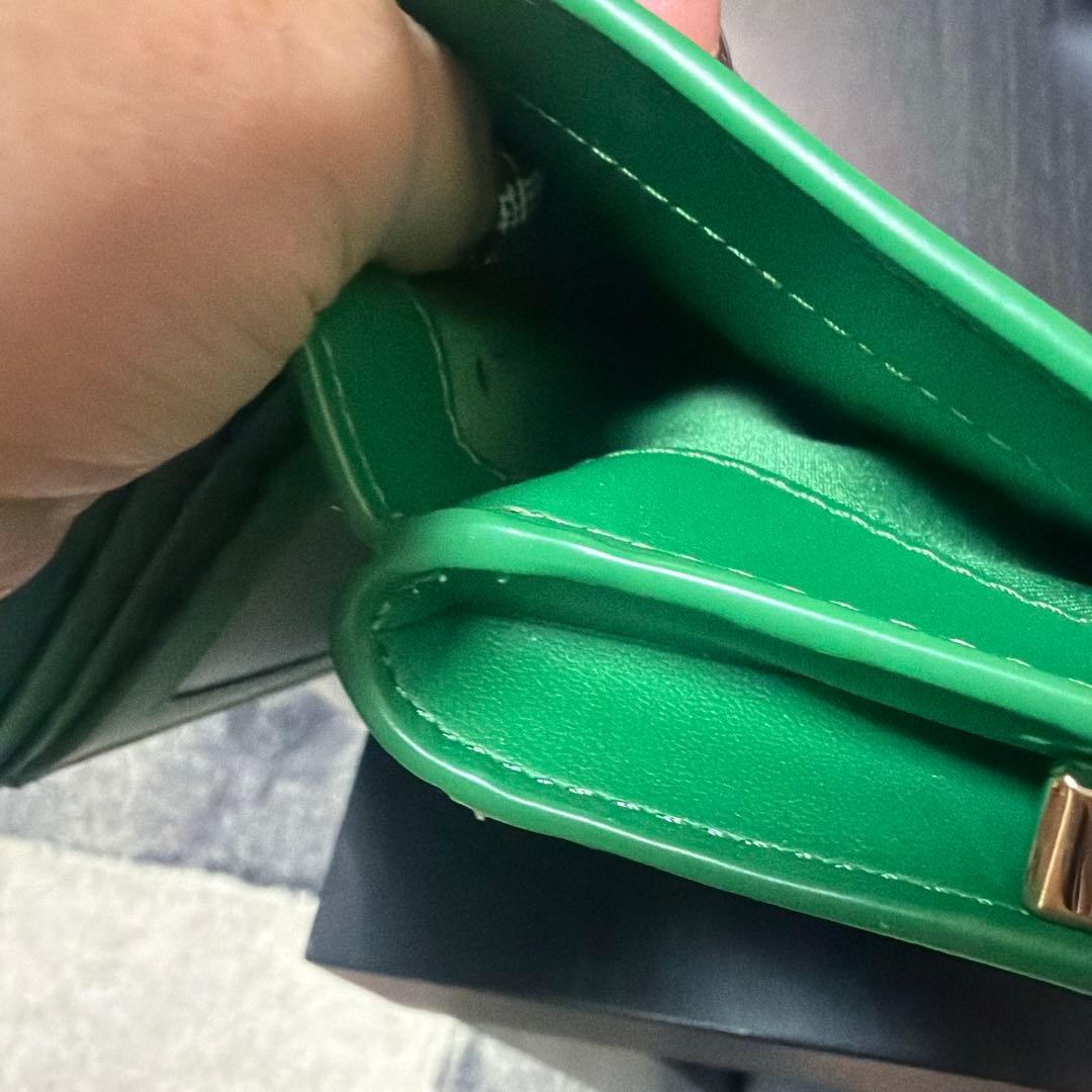 スヌーピーとコラボの2つ折り財布