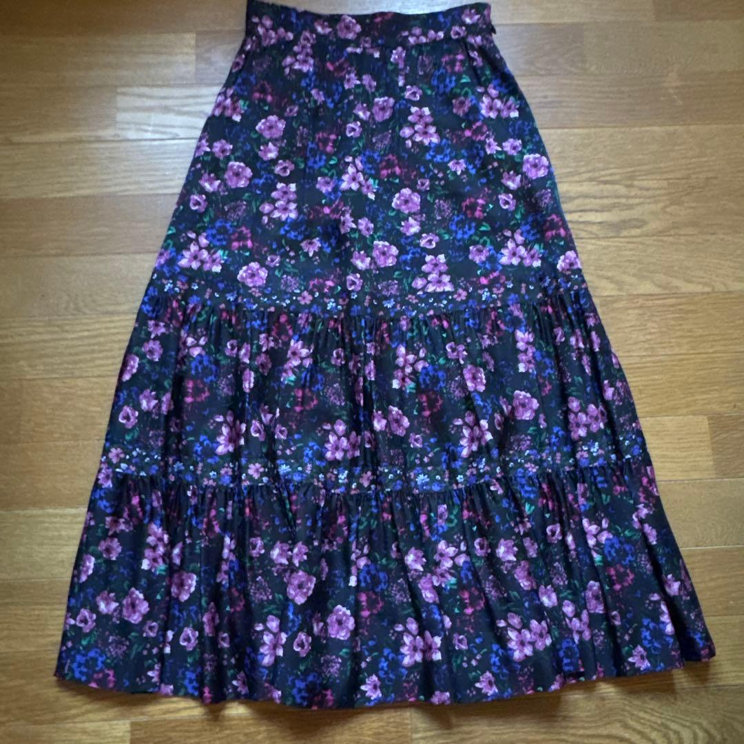 leur logette フラワープリント サテンティアードスカート　Sサイズ
