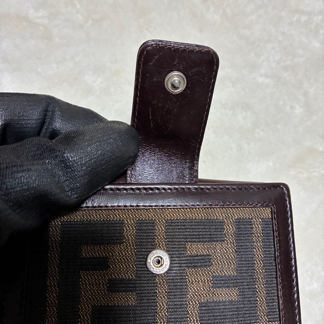 マ*️様 【美品】FENDI フェンディ ズッカ柄 二つ折り財布 レザー ブラウ