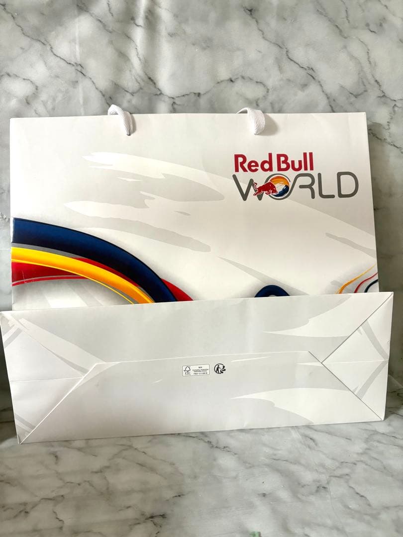 【日本未発売】Red Bull World 本社限定 帽子 キャップ 黒 紙袋付