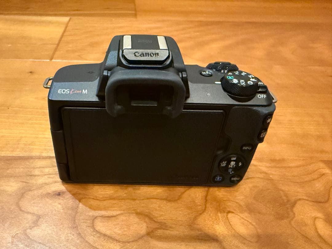 Canon EOS Kiss M ダブルズームキット