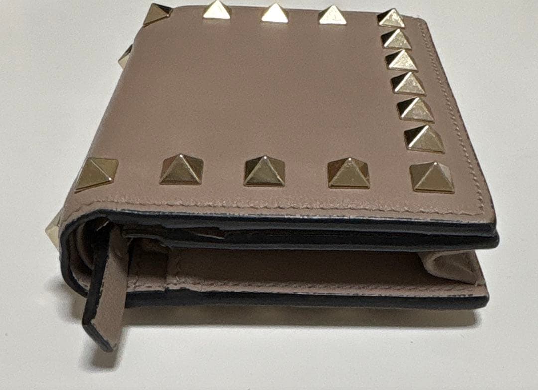 VALENTINO スタッズ 二つ折り財布 ロックスタッズコンパクトウォレット