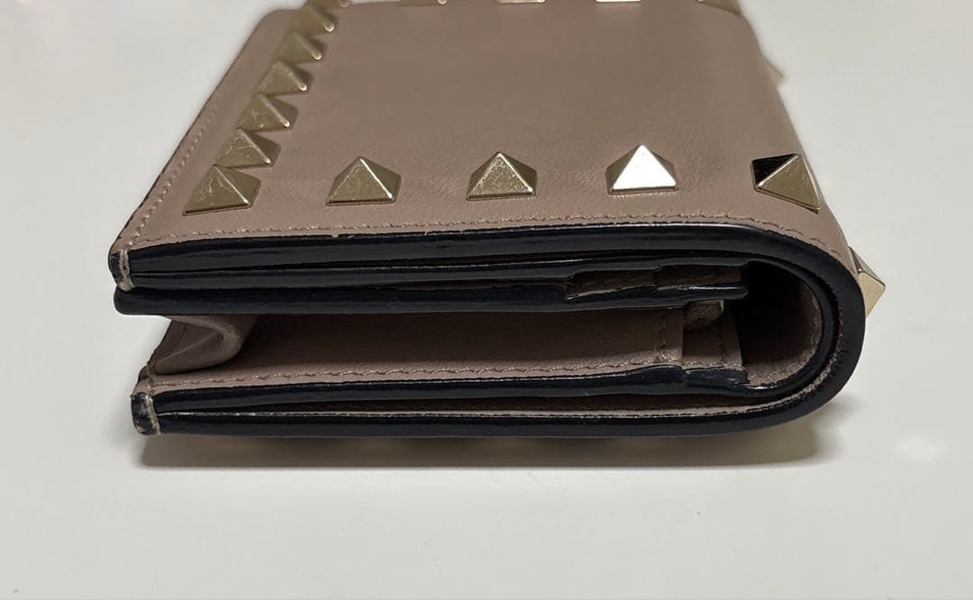 VALENTINO スタッズ 二つ折り財布 ロックスタッズコンパクトウォレット
