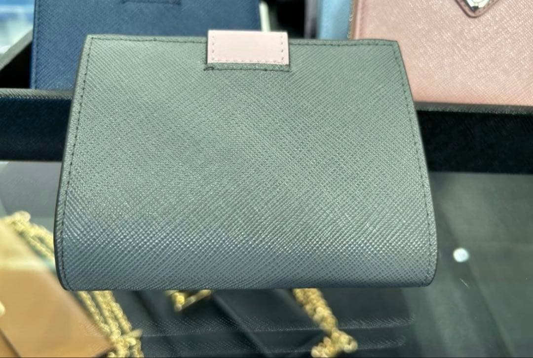 Ms onedayです ★新品PRADA サフィアーノ　折り財布 グレー