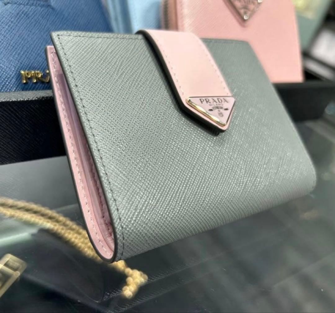 Ms onedayです ★新品PRADA サフィアーノ　折り財布 グレー