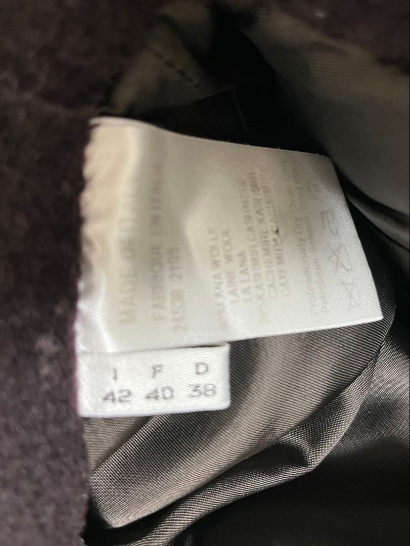 ジェニー　ワイン色ロングコート 革金具留め