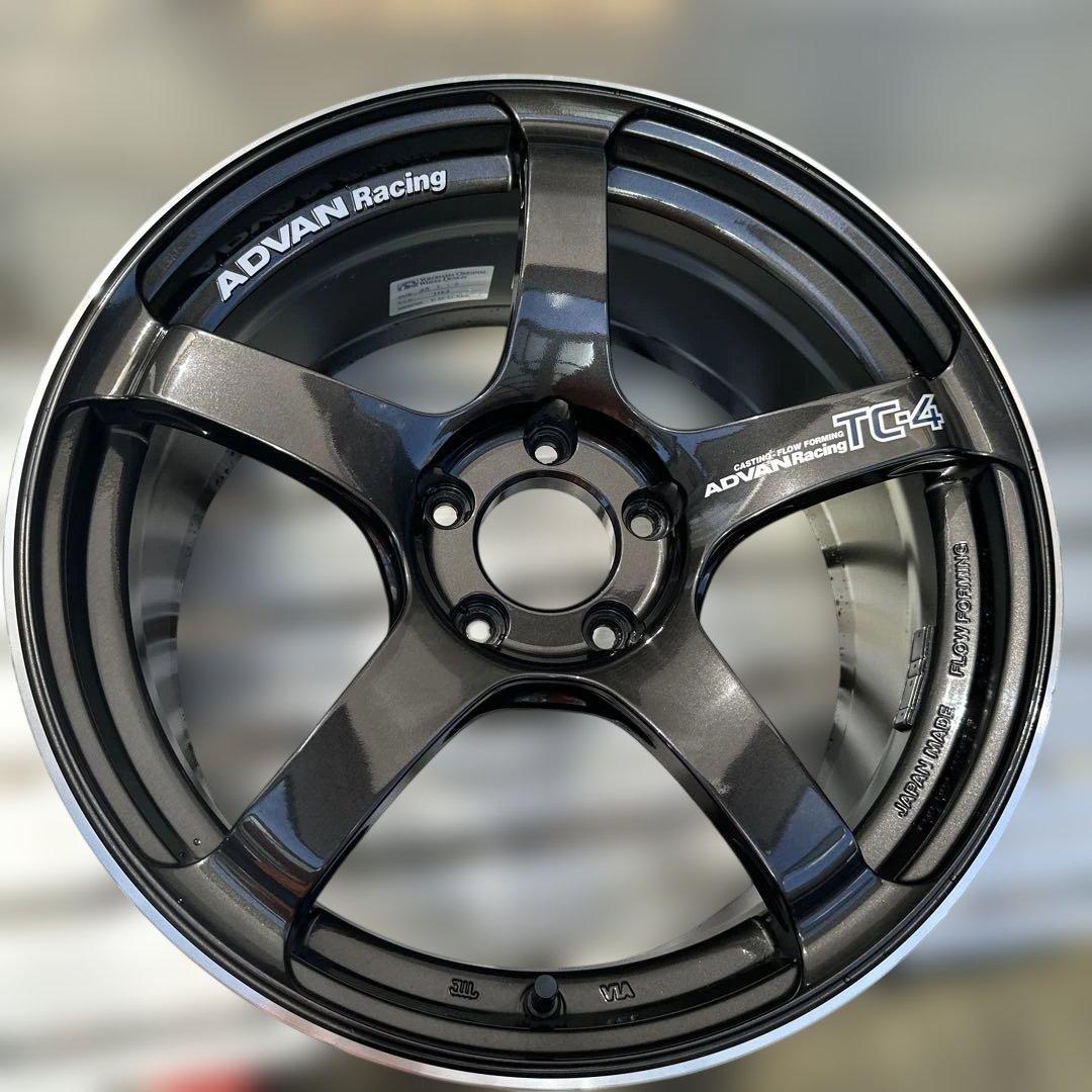 Advan Racing TC-4 8.5J +45 18インチ