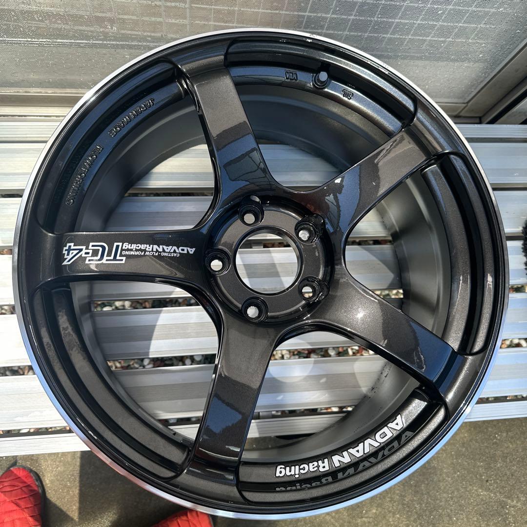 Advan Racing TC-4 8.5J +45 18インチ