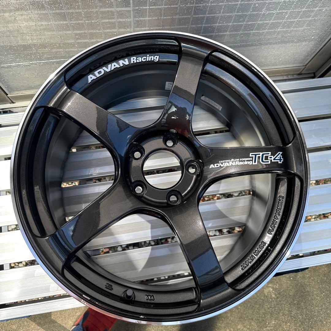 Advan Racing TC-4 8.5J +45 18インチ