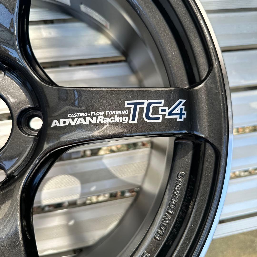 Advan Racing TC-4 8.5J +45 18インチ