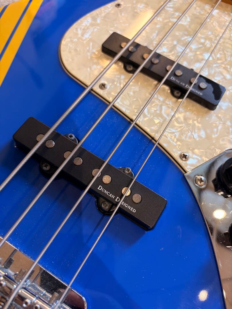 SCANDAL TOMOMIモデル Squier ジャズベ　Duncan搭載