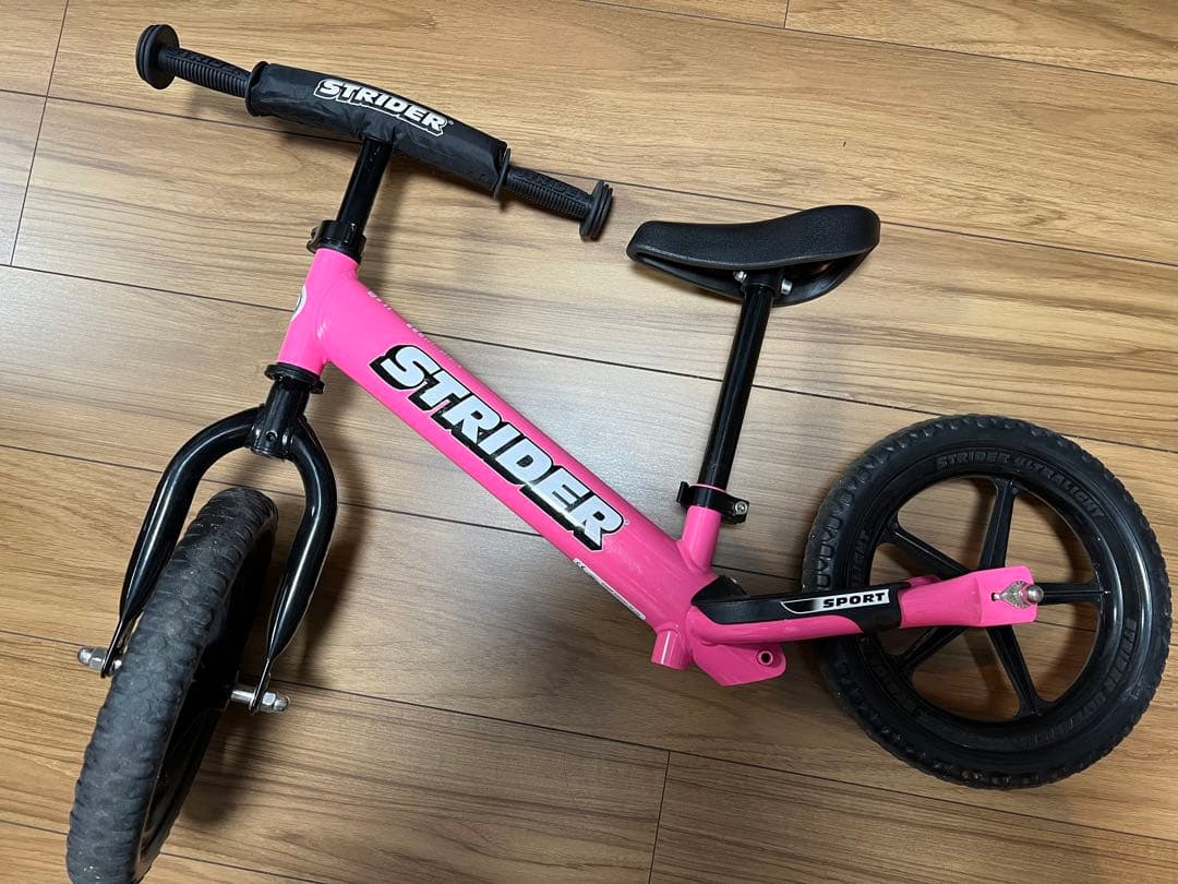 ストライダー 12インチ ピンクとプロテクターセットとヘルメット