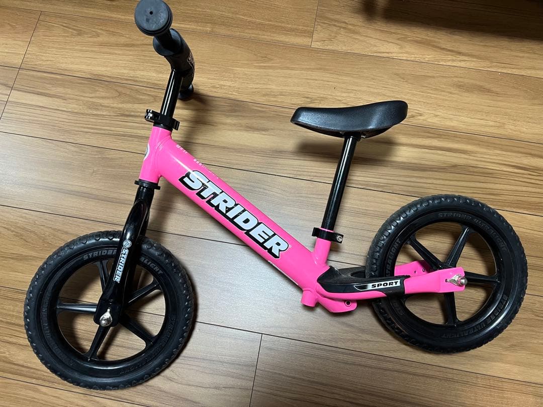 ストライダー 12インチ ピンクとプロテクターセットとヘルメット