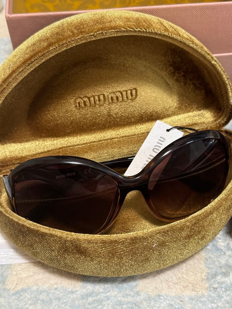 miu miu ブラック サングラス ケース付き