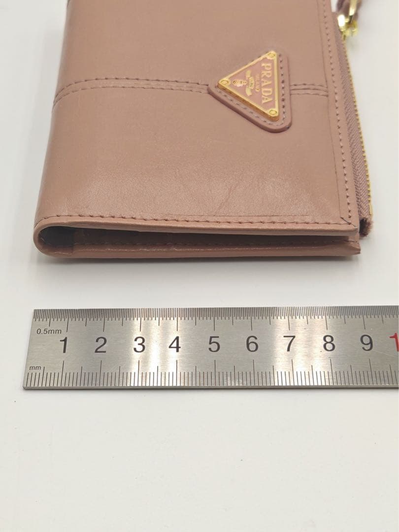 PRADA 二つ折り財布 ピンク　美品