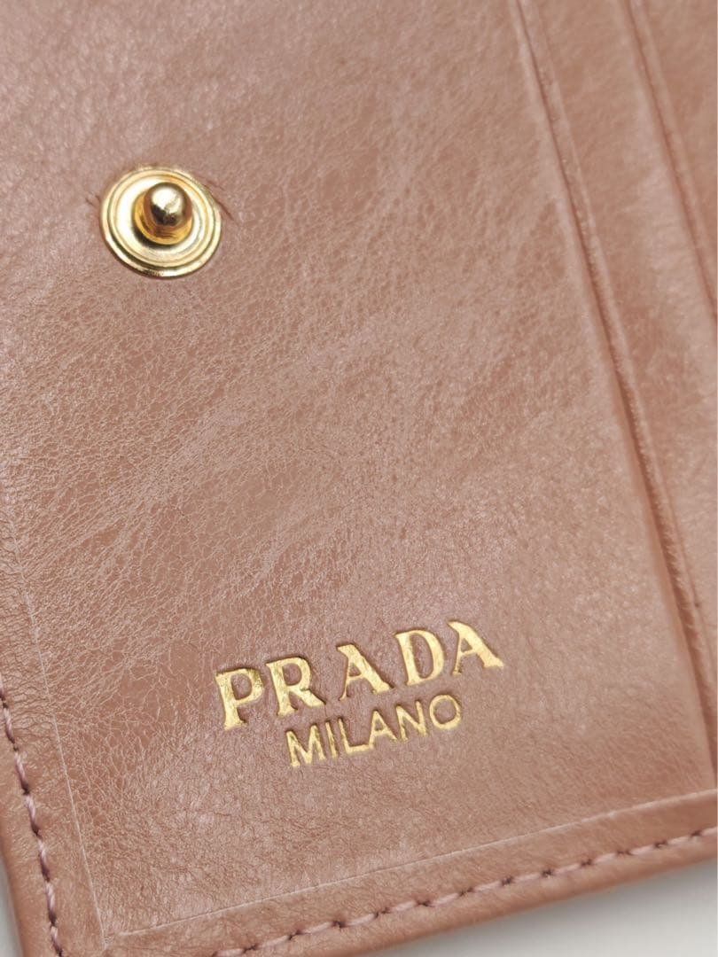 PRADA 二つ折り財布 ピンク　美品