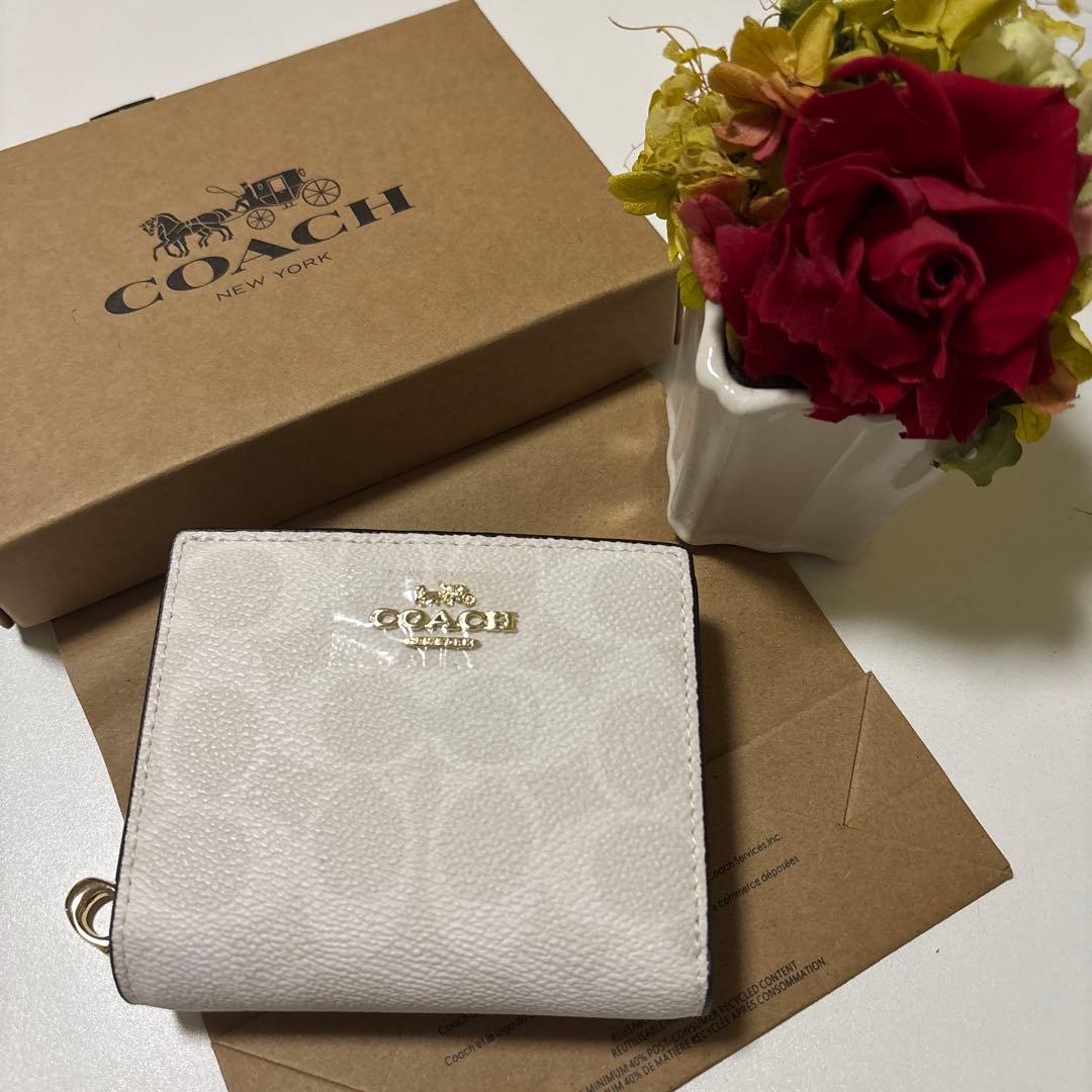 ⭐️本日限定価格⭐️COACH ホワイト　二つ折り財布 シグネチャー