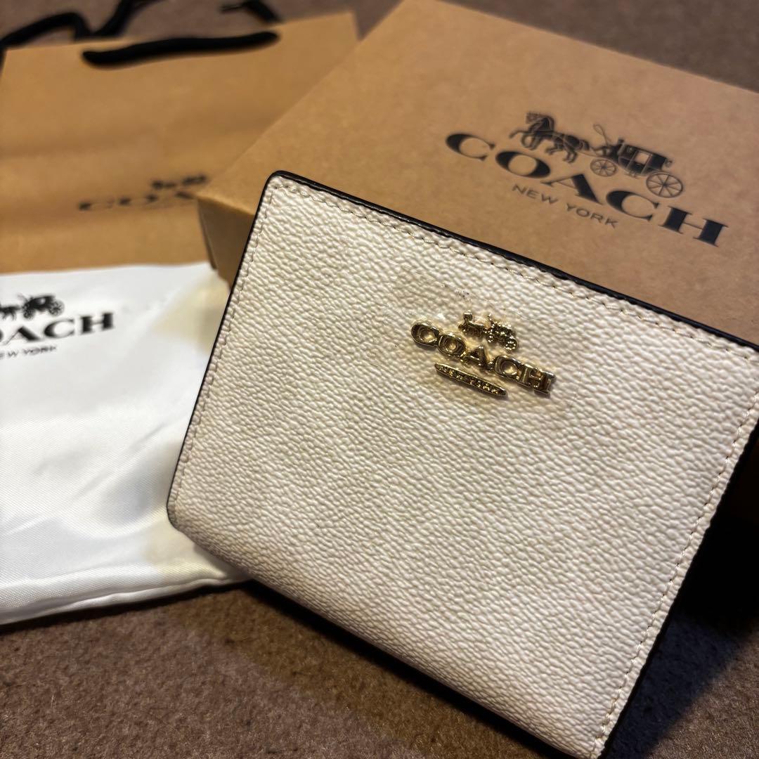 ⭐️本日限定価格⭐️COACH ホワイト　二つ折り財布 シグネチャー