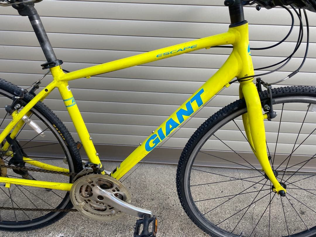 ジャイアント　エスケープR3 タイヤほぼ新品です。　愛知県より